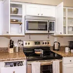 Unique 2Br Prime Location With Gym & Parking