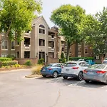 Unique 2Br Prime Location With Gym & Parking